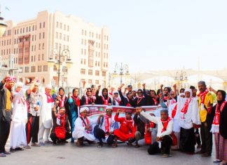AET Travel-PT PWN Tawarkan Paket Umroh Biaya Murah Layanan Hebat Jamaah Umroh AET Travel dan sedang berada di Kota Madinah didampingi dua petugas
