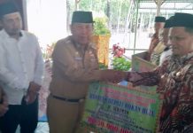 Pemda Rohul, Melalui Bupati Bagi-Bagi Bantuan Ke Beberapa Masjid di Desa Mahato