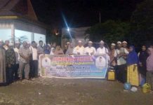 Turut Berduka, Hamulian Sediakan Transportasi dan lepas Ratusan Jamaah Suluk ke Besilam Langkat Usai melepas keberangkatan jamaah, H Hamulian SP foto bersama