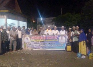 Turut Berduka, Hamulian Sediakan Transportasi dan lepas Ratusan Jamaah Suluk ke Besilam Langkat Usai melepas keberangkatan jamaah, H Hamulian SP foto bersama