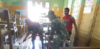 Lepas Banjir, TNI POLRI, BPBD dan Damkar Rohul Gotong Royong Bersihkan Sekolah dan Masjid