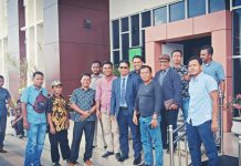 Ratusan Warga Kabun Ajukan Perdata PT Padasa Enam Utama ke Pengadilan Kuasa hukum warga Desa Kabun Surya Darma ddampingi Korlap Aladin Koto dan Ketua Koptan Agustiar, bersama perwakilan warga Desa Kabun, ajukan gugatan perdata terdahap PT Padasa Enam Utama ke PN, terkait konversi 20 persen lahan kawasan hutan produksi yang belum direalisasikan perusahaan ke masyarakat.