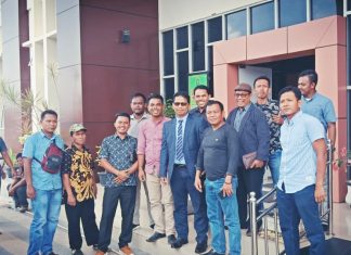 Ratusan Warga Kabun Ajukan Perdata PT Padasa Enam Utama ke Pengadilan Kuasa hukum warga Desa Kabun Surya Darma ddampingi Korlap Aladin Koto dan Ketua Koptan Agustiar, bersama perwakilan warga Desa Kabun, ajukan gugatan perdata terdahap PT Padasa Enam Utama ke PN, terkait konversi 20 persen lahan kawasan hutan produksi yang belum direalisasikan perusahaan ke masyarakat.