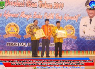 Lagi dan Lagi, Pemda Rohul Terima Penghargaan Anugerah Kategori Pemerintah Cukup Informatif di KI Riau Award 2019