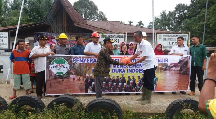PT EDI Bagikan Ratusan Paket Sembako ke Warga Korban Banjir