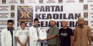 H Hamulian Sudah Kantongi Rekomendasi 6 Kursi dari Partai Balon Bupati Rohul, Ir H Hamulian menyerahkan berkas formulir ke panitia penjaringan di DPD PKS Rohul