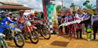Ratusan Raider Jelajahi Bumi Kota Intan Rokan Hulu Ketua Umum (Ketum) Ikatan Trail Adventure (ITA) Riau, H Indra Gunawan, resmi melepas 700 raider dari berbagai provinsi jelajahi bumi desa Kota Intan, Kecamatan Kunto Darussalam, Rohul
