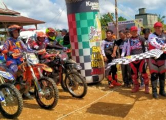 Ratusan Raider Jelajahi Bumi Kota Intan Rokan Hulu Ketua Umum (Ketum) Ikatan Trail Adventure (ITA) Riau, H Indra Gunawan, resmi melepas 700 raider dari berbagai provinsi jelajahi bumi desa Kota Intan, Kecamatan Kunto Darussalam, Rohul