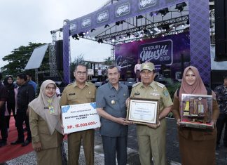 Ditetapkan Sebagai Wisata Religi Favorit,MAIC Rohul Mendapat Penghargaan Dari Gubri Riau