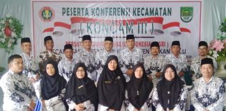 PGRI Rohul Dukung Cabup yang Komit Tingkatkan Mutu Pendidikan dan Kesejahteraan Guru Ketua PGRI Rohul, DR Adolf Bastian MPd usai acara foto bersama dengan pengurus PGRI Kecamatan Kepenuhan