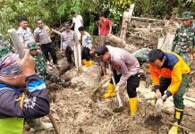 Polri, TNI, Basarnas, BPBD Rohul Satukan Kekuatan Untuk Temukan Korban Tanah Longsor