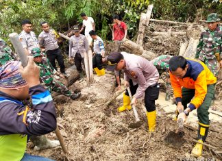 Polri, TNI, Basarnas, BPBD Rohul Satukan Kekuatan Untuk Temukan Korban Tanah Longsor