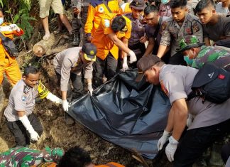 Dua Korban Tanah Longsor di Desa Rokan Koto Ruang Akhirnya Ditemukan Setelah Dua Hari Pencarian