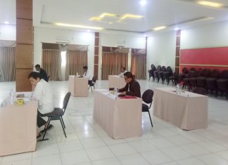 1 Dari 3 Pelamar Calon Dewan Pengawas BPR Rohul Tidak Ikuti Tes UKK Peserta saat mengikuti tes UKK