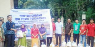 BRI Kanca Pasirpengaraian Salurkan Bantuan Kepada Warga Korban Banjir