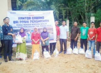 BRI Kanca Pasirpengaraian Salurkan Bantuan Kepada Warga Korban Banjir