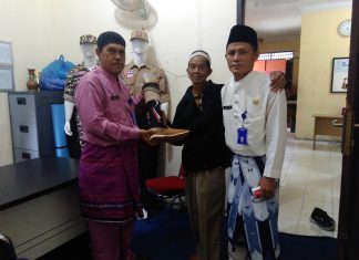 Di Hari Ibu, Dinas Sosial Kabupaten Rokan Hulu Berbagi Alat Bantu Untuk Penyandang Cacat