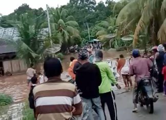 Sungai Meluap Akibat Hujan Deras, Pawan Rohul Kembali Banjir Suasana Banjir di Pawan, Rokan Hulu