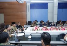 Bupati Rohul Minta Seluruh OPD Segera Siapkan Penyusunan Laporan Kegiatan Bupati Rohul, H Sukiman memimpin rapat pertemuan antara BPK Provinsi Riau dengan seluruh Kepala OPD dan Camat se Kabupaten Rokan Hulu. Selasa (10/12/2019).