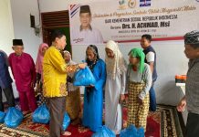 Achmad MSi Silaturahmi dan Berbagi Dengan Masyarakat Desa Tanjung Belit