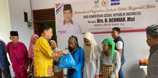 Achmad MSi Silaturahmi dan Berbagi Dengan Masyarakat Desa Tanjung Belit