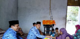 Patut Ditiru, Camat Rambah Hilir Berbagi di Jumat Berkah