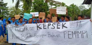 Siswa Demo Minta Kepala Sekolah SMAN 3 Rambah Berhenti, Suherman “Kalau Dia Tidak Berhenti, Maka Kita yang Akan Berhenti”