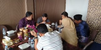 Sarapan Pagi Di Universitas Pasir Pengaraian, Rocky “Hari Ini Saya Jadi Rektor”