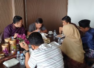 Sarapan Pagi Di Universitas Pasir Pengaraian, Rocky “Hari Ini Saya Jadi Rektor”