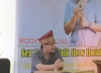 Seminar dan Talk Shaw Ilmiah, Rocky Gerung : Pentingnya Mengaktifkan Akal Sehat