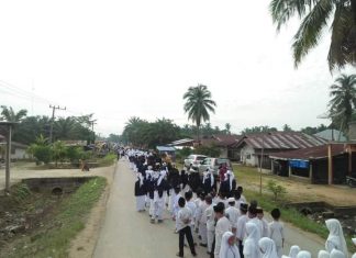 Ratusan Pelajar dan Masyarakat Meriahkan Pawai Ta’aruf Musabaqoh Hifzil Qur’an di Kepenuhan