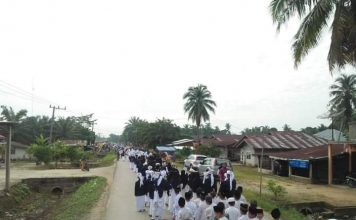 Ratusan Pelajar dan Masyarakat Meriahkan Pawai Ta’aruf Musabaqoh Hifzil Qur’an di Kepenuhan