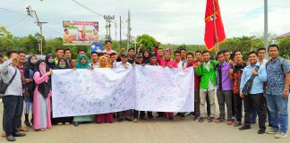 Tugu Ratik Togak Pasir Pengaraian Dipenuhi Masa Aksi Pembelaan Terhadap Irwan