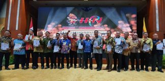 Wartawan Riau Terima Press Card Number One di Puncak HPN