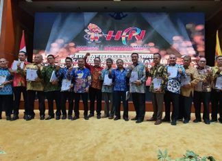 Wartawan Riau Terima Press Card Number One di Puncak HPN