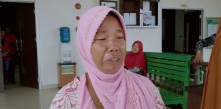 Gedung PN Rohul Banjir Air Mata, Ikah : Bebaskan Anak Saya