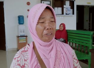 Gedung PN Rohul Banjir Air Mata, Ikah : Bebaskan Anak Saya