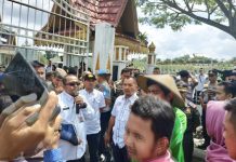 Tagih Janji Bupati, Ratusan Pendemo Disambut Assisten I Setda Rohul