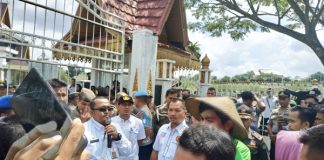 Tagih Janji Bupati, Ratusan Pendemo Disambut Assisten I Setda Rohul