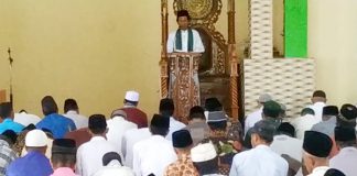 Takut Sama Allah, Ditengah Wabah Corona Umat Islam di Rohul Tetap Sholat Jum’at Pelaksanaan Umat Islam di Rohul melaksanakan Sholat Jumat di salah satu masjid yang ada di Rohul, Jumat (20/3/2020)