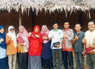 Sandang Gelar Doktor, Keluarga Besar Fekon UPP Lakukan Syukuran