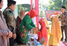 Tingkatkan Kreatifitas Anak, Bunda Paud Rohul Serahkan APE ke PAUD dan TK