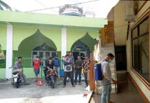 Cegah Covid-19, Pemuda Bersama Instansi di Tambusai Semprot Disinfektan