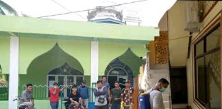 Cegah Covid-19, Pemuda Bersama Instansi di Tambusai Semprot Disinfektan