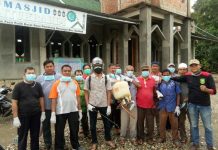 AKSI NYATA, Kades, Aparatur dan Pemuda Desa Pematang Berangan SEMPROT Disinfektan di Tempat-Tempat Ibadah Demi Antisipasi Corona