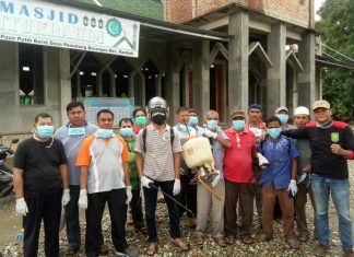 AKSI NYATA, Kades, Aparatur dan Pemuda Desa Pematang Berangan SEMPROT Disinfektan di Tempat-Tempat Ibadah Demi Antisipasi Corona