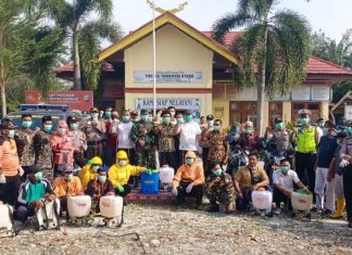 Bahu-Membahu Perangi Corona, Warga Tambusai Utara SEMPROT Disinfektan