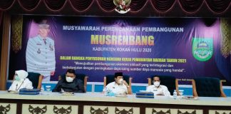 Hadiri Musrenbang, Bupati Rohul dan Undangan Menggunakan Masker dan Hand-sanitizer