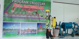Dari Swadaya Masyarakat, Desa Babussalam Rohul ” SEMPROT” Desinfektan di Tempat-Tempat Umum