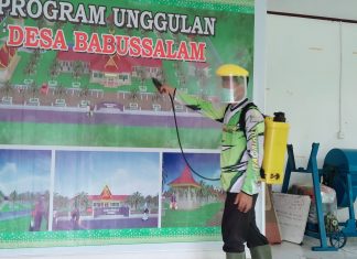 Dari Swadaya Masyarakat, Desa Babussalam Rohul ” SEMPROT” Desinfektan di Tempat-Tempat Umum